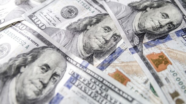 Доллар взлетает: гривня обвалилась до минимума с начала апреля