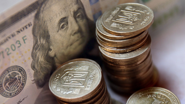 Доллар резко подешевел на межбанке: названы причины