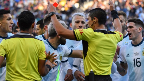 Месси заработал красную карточку за драку в бронзовом матче Аргентины на Кубке Америки