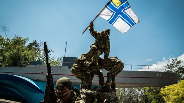Как в прифронтовом Мариуполе отметили День Военно-морских сил: фото