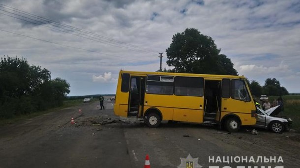 В Тернопольской области легковушка врезалась в автобус: погибла женщина, есть пострадавшие