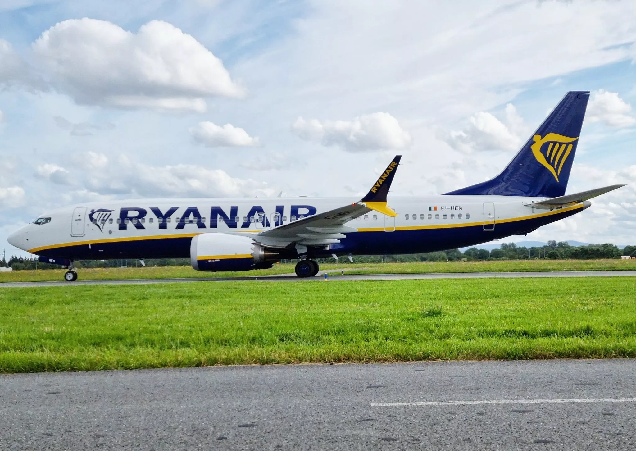     .  Ryanair   (, )