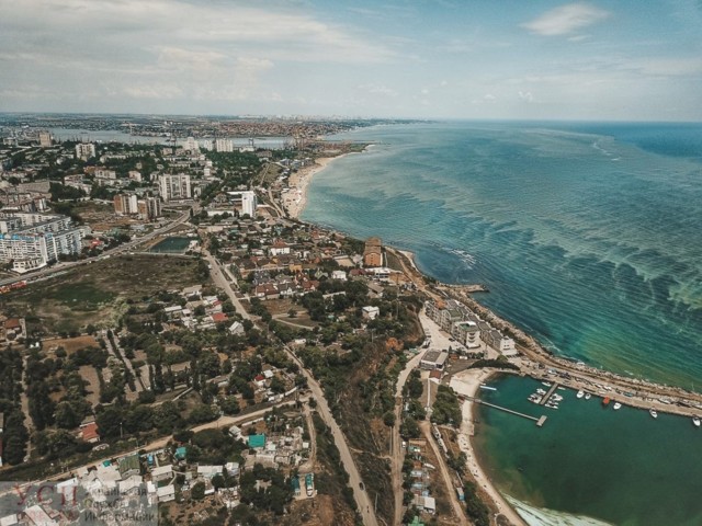 Позеленевшее море Одессы в свежих снимках. Фото