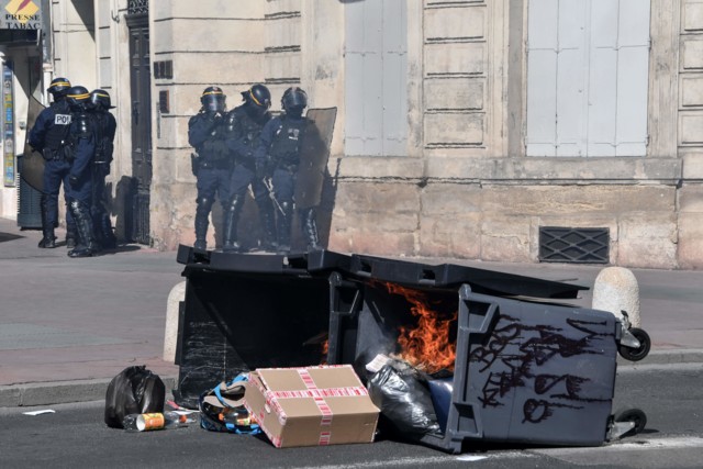 Во Франции «желтые жилеты» возобновили протесты. Фото