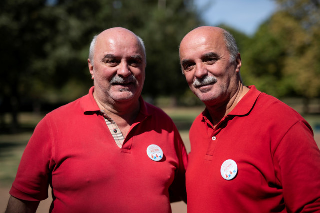 В Греции со всей страны съехались близнецы. Фото