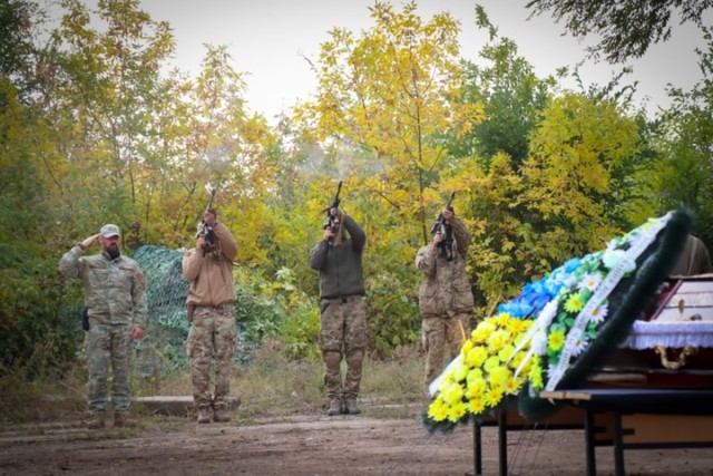 На Киевщине простились с нацгвардейцем погибшим в зоне ООС