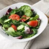 Вегетарианский салат из свежих овощей