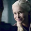 Эмилия Кларк в роли Дейенерис, кадр из сериала "Игра престолов" Фото: HBO