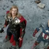 Крис Хемсворт и Крис Эванс в ролях Тора и капитана Америки в "Мстителях"