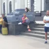 На вокзале Одессы каждый день дежурят риелторы с табличками