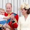 Кейт Миддлтон с принцем Уильямом и их сыном Луи