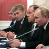 Дмитрий Песков, Сергей Ларов, Владимир Путин. Фото: Mikhail Klimentyev/REUTERS