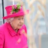 Королева Елизавета II отменила официальные мероприятия по  настоянию врачей