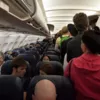 Уединившихся в туалете самолета пассажиров "поймали на горячем"