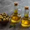 Оливкову олію треба зберігати в скляному посуді
