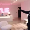 Кайли Дженнер показала офис Kylie Cosmetics