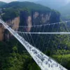 У Китаї довелося на певний час закрити  скляні мости Фото: anya.shendryk / Instagram