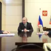 На фото Новак (слева), Путин и Миллер