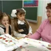 Зарплати українських вчителів не дотягують до середніх в Україні