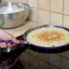 Сковороду для млинців треба добре нагріти