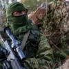 Снайпер боевиков высматривает украинских военных