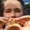 Аманда Джонстон нашла золотую монету