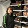 Элейн Томпсон 25 лет проработала в супермаркете