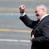 Лукашенко помечтал о политике в России. Фото: REUTERS/Maxim Shemetov