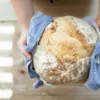 Вернуть свежесть хлебу можно на водяной бане