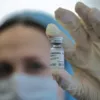 Российскую вакцину "Спутник V" делают с нарушениями