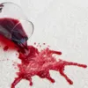 Як відіпрати червоне вино