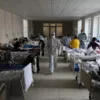 За сутки в больницы попали много заболевших.
Фото: REUTERS/Roman Baluk