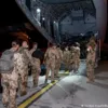 Служащие бундесвера возвращаются в Германию из Афганистана на четырех военных самолетах. Фото: DW