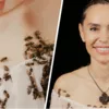 Виталина Ющенко покрылась пчелами для съемки видео