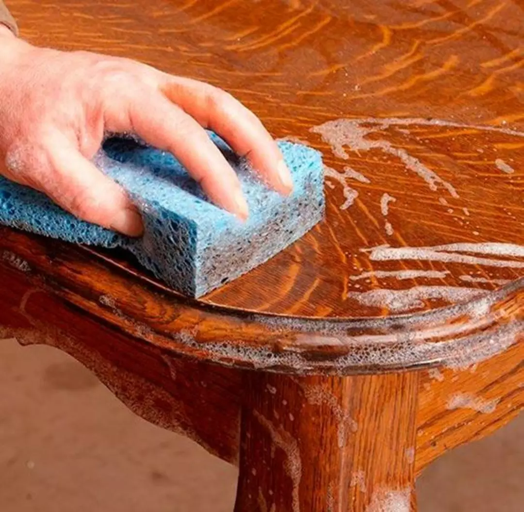 очистка от лака деревянной мебели