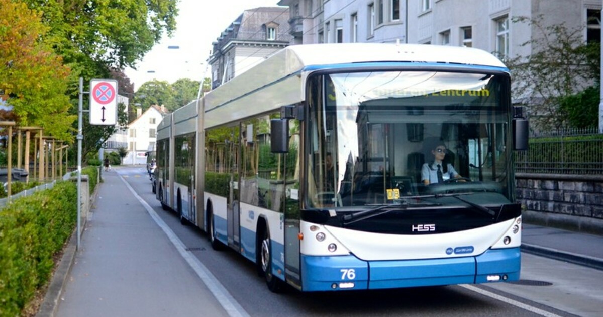 Городские автобусы и троллейбусы. Городской автобус. Современный городской автобус. Современный троллейбус. Европейские троллейбусы.