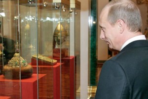 Владимир Путин у шапки Мономаха / Фото: cont.ws