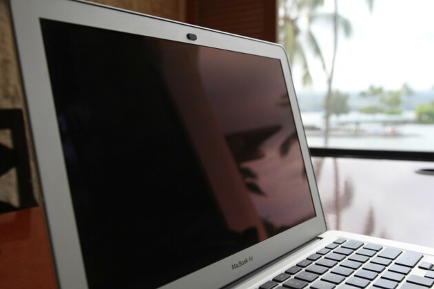 Закрытая веб-камера MacBook может его повредить
