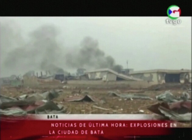 В результате мощных взрывов в Экваториальной Гвинее погибли 15 человек, сотни раненых