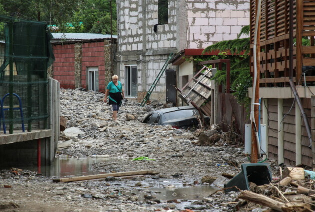 После потопа в Ялте. Фото: REUTERS/Alexey Pavlishak 