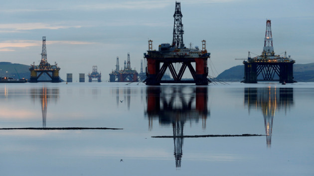 Нефть на дне: мировые цены стремительно падают