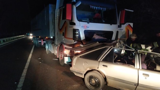 В Винницкой области столкнулись грузовик и легковушка: есть погибший