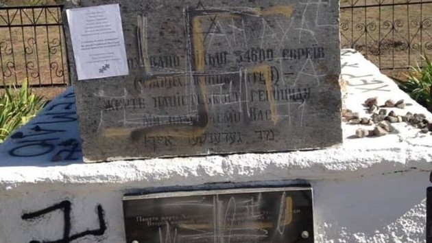 Посол Израиля отреагировал на осквернение памятника жертвам Холокоста в Николаевской области