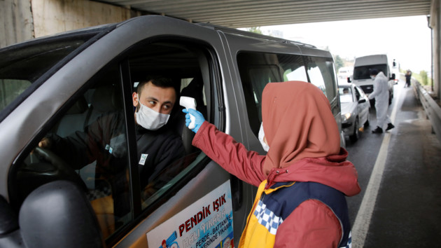 В Турции из-за коронавируса в 30 городах вводят комендантский час