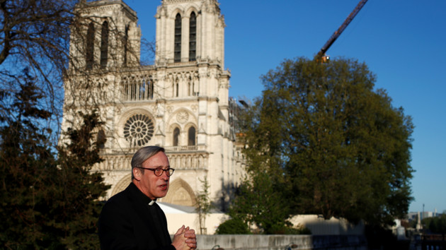 Колокол Собора Парижской Богоматери напомнил о годовщине страшного пожара