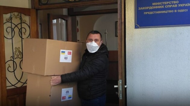 Турция прислала гуманитарную помощь для медиков: что получила Украина