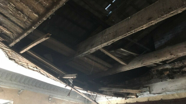В центре Одессы очередное обрушение в доме: упала часть крыши (фото)