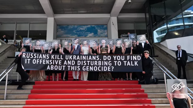 Украинцы в Каннах напомнили о войне, которую развязала Россия