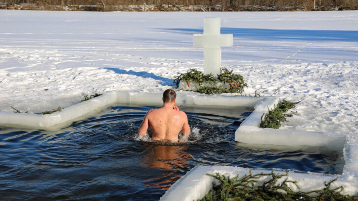 Гелетей искупался в проруби на Крещение | Фото: пресс-служба Управления государственной охраны Украины