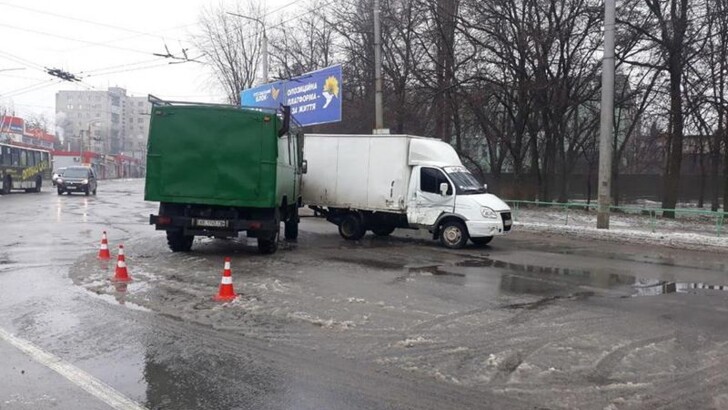 Столкновение грузовиков в Запорожье | Фото: Нацполиция